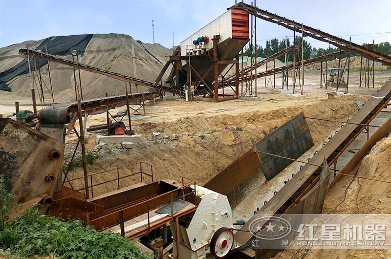 固定式錘式破碎機工作現場