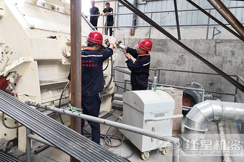 紅星機器人員上門為客戶調試生產線設備