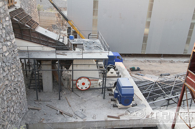 錘式制砂機客戶現(xiàn)場實拍