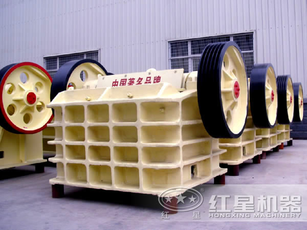 顎式破碎機(鄂破) 顎式破碎機(鄂破)