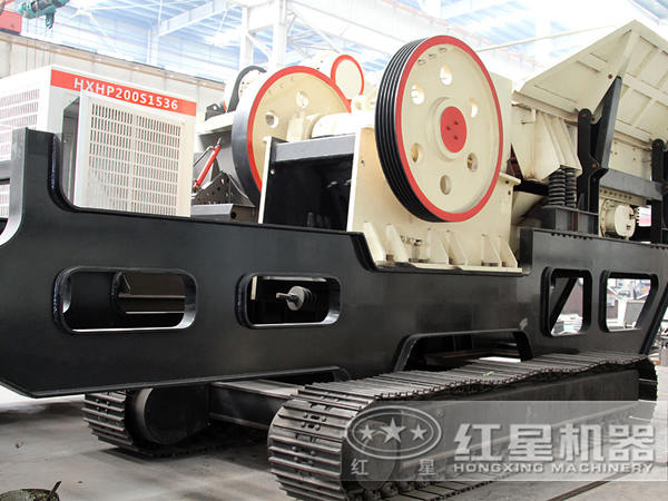 履帶自走式顎式移動(dòng)破碎站