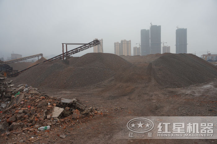 廢棄混凝土破碎現場 廢棄混凝土破碎現場
