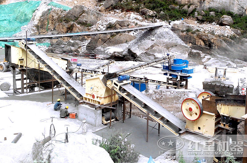 時產150噸反擊式破碎機施工現場