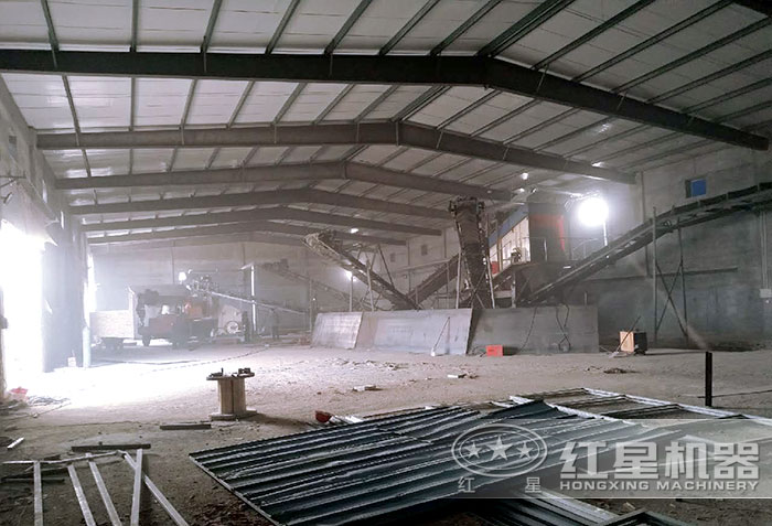 正在搭建中碎石生產線 正在搭建中碎石生產線