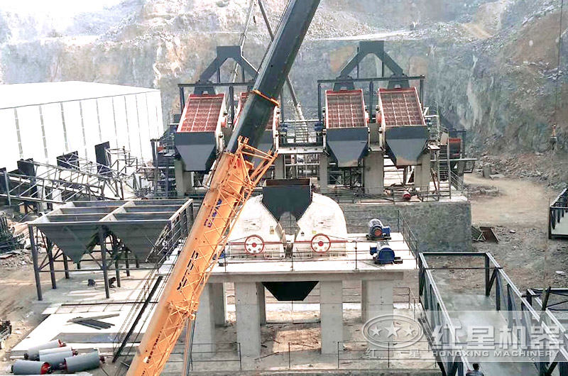 重錘式破碎機(jī)施工現(xiàn)場