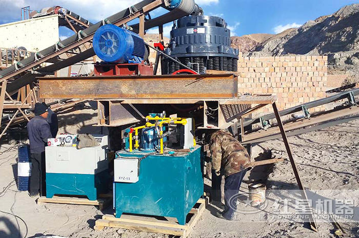 圓錐式破碎機石子生產(chǎn)現(xiàn)場 圓錐式破碎機石子生產(chǎn)現(xiàn)場