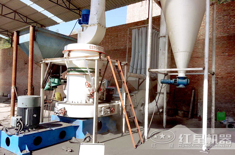 小型雷蒙磨粉機(jī)現(xiàn)場